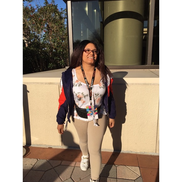 Meet your Posher, Melissa - Picture 3 of 4